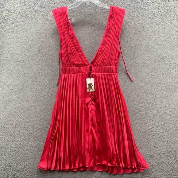 Sincerely Jules Dress Size M Hot Pink Sleeveless V-Neck Pleated Fit & Flare NWT - Picture 7 of 13